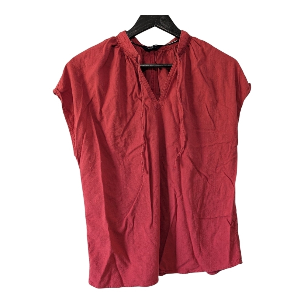 Denver Hayes Red Top. Size M.